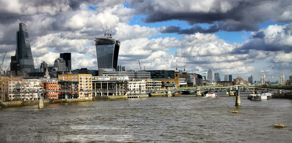 Looking for a professional electrician in London? professional-electrician-in-london