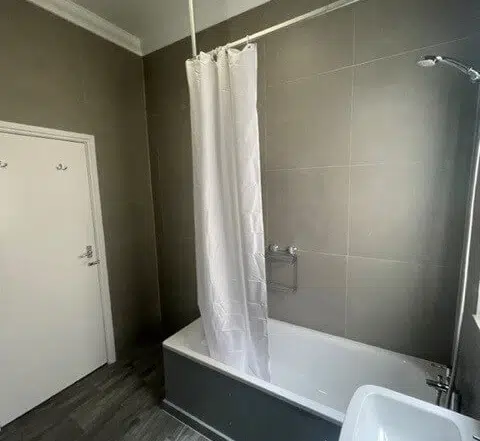 bathroom-tiling-in-tooting-bec (6)